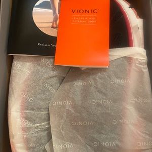 NWB womens Vionic tennis shoe